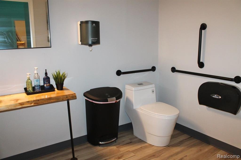 main property photo 30