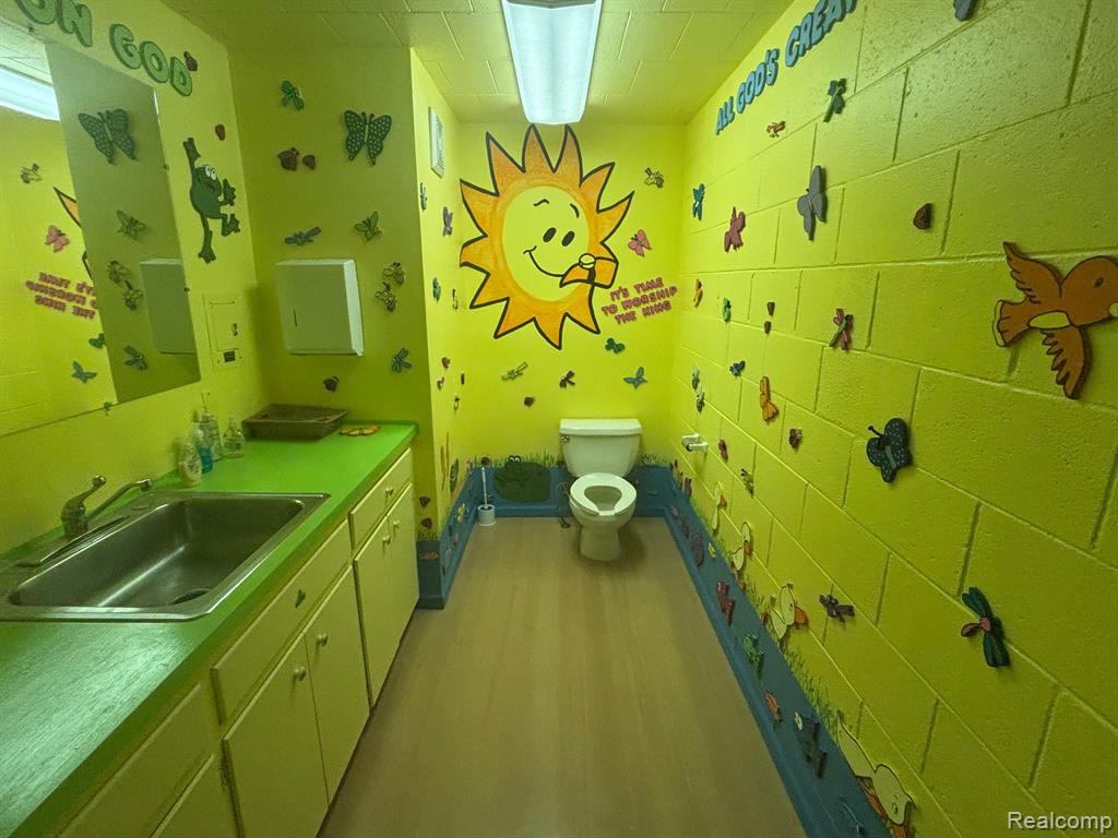 main property photo 36