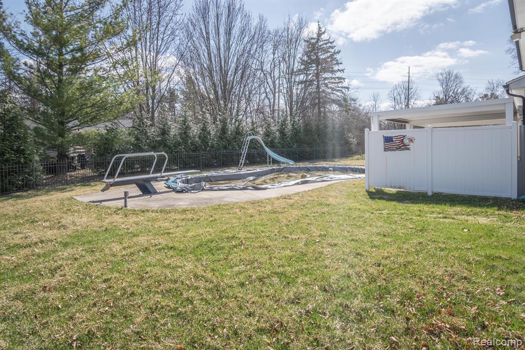 main property photo 50