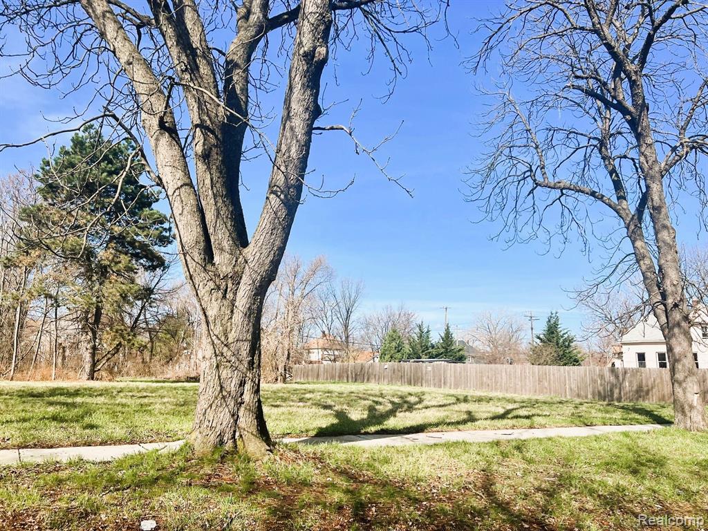 main property photo 16