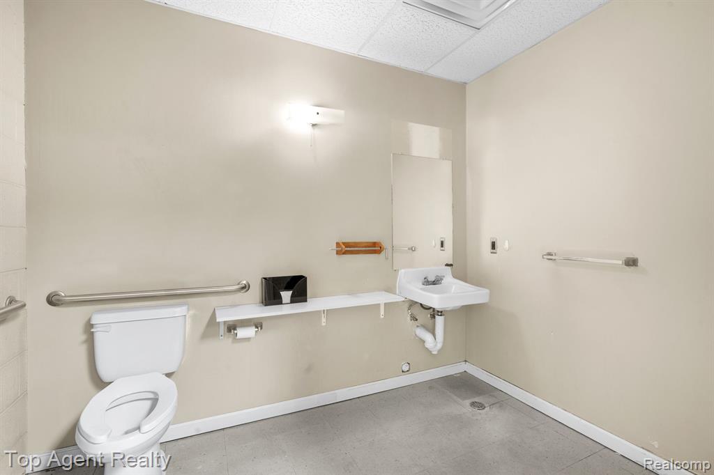 main property photo 16