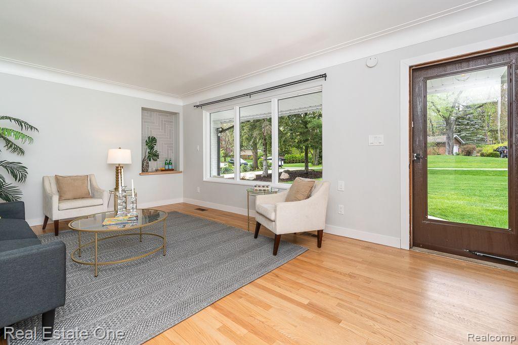 property viewer photo 2