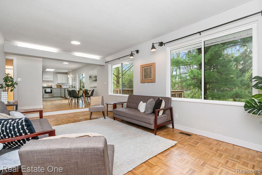 property viewer photo 9