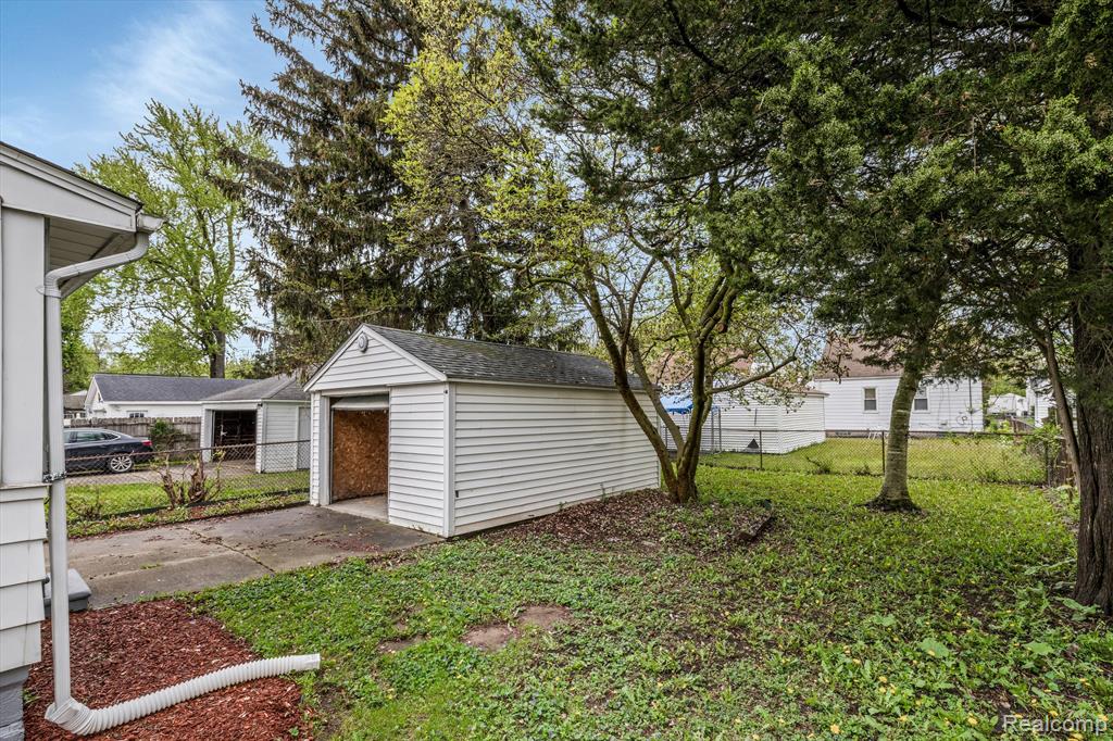 main property photo 32