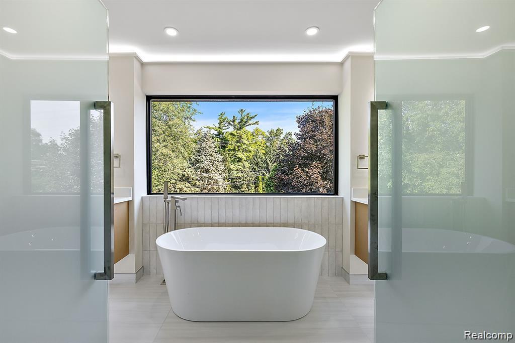 property viewer photo 36