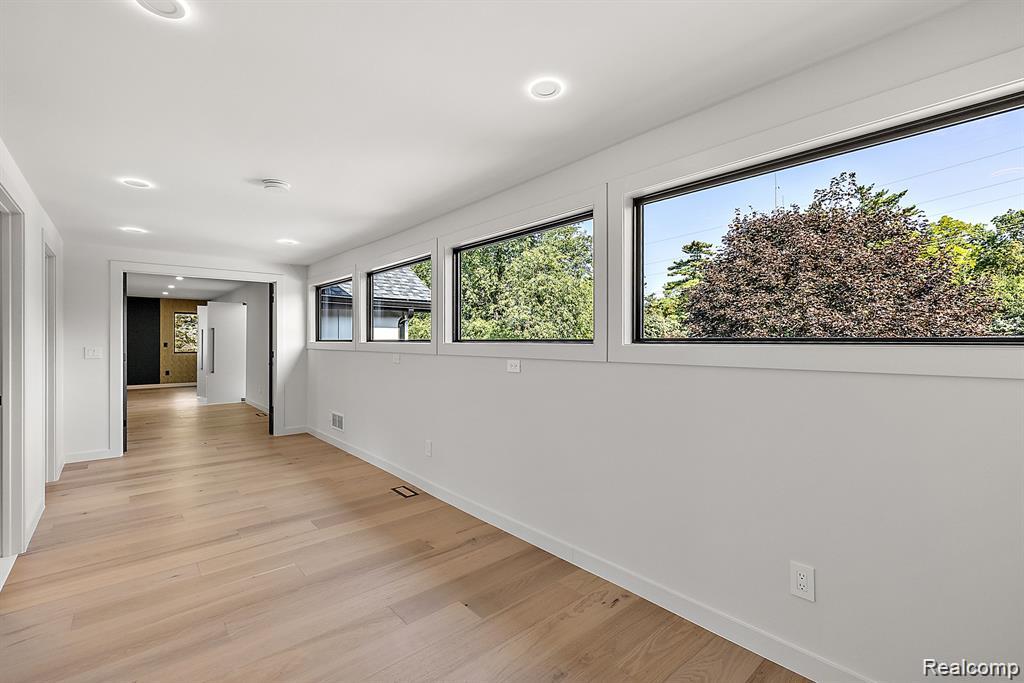 property viewer photo 43