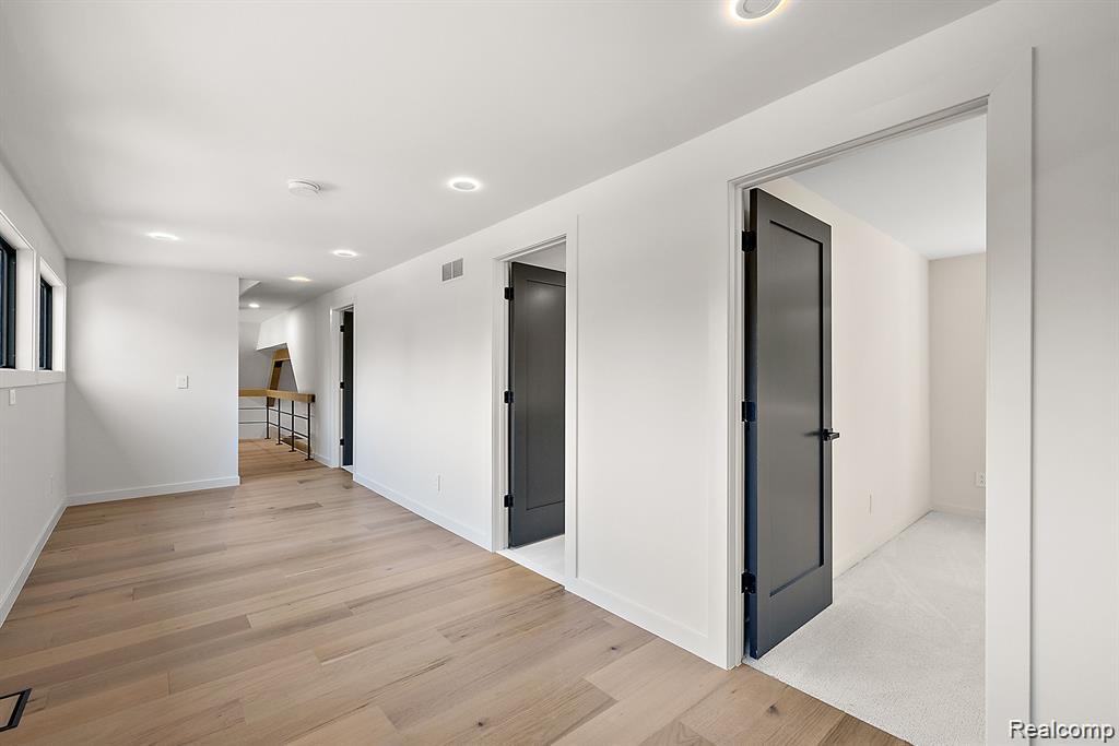 property viewer photo 44