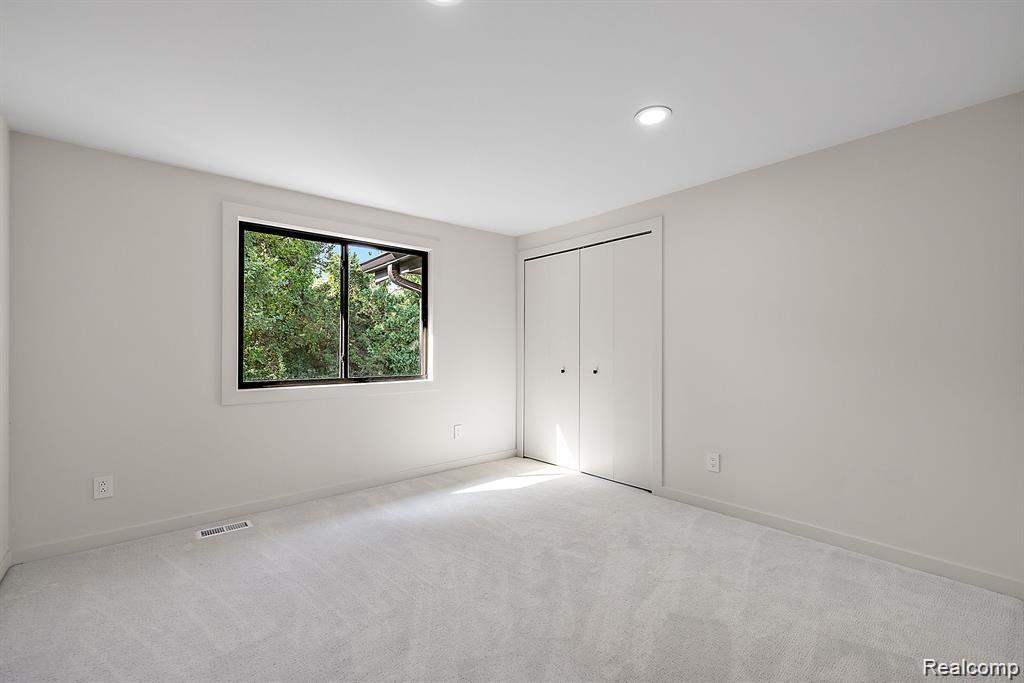 property viewer photo 49