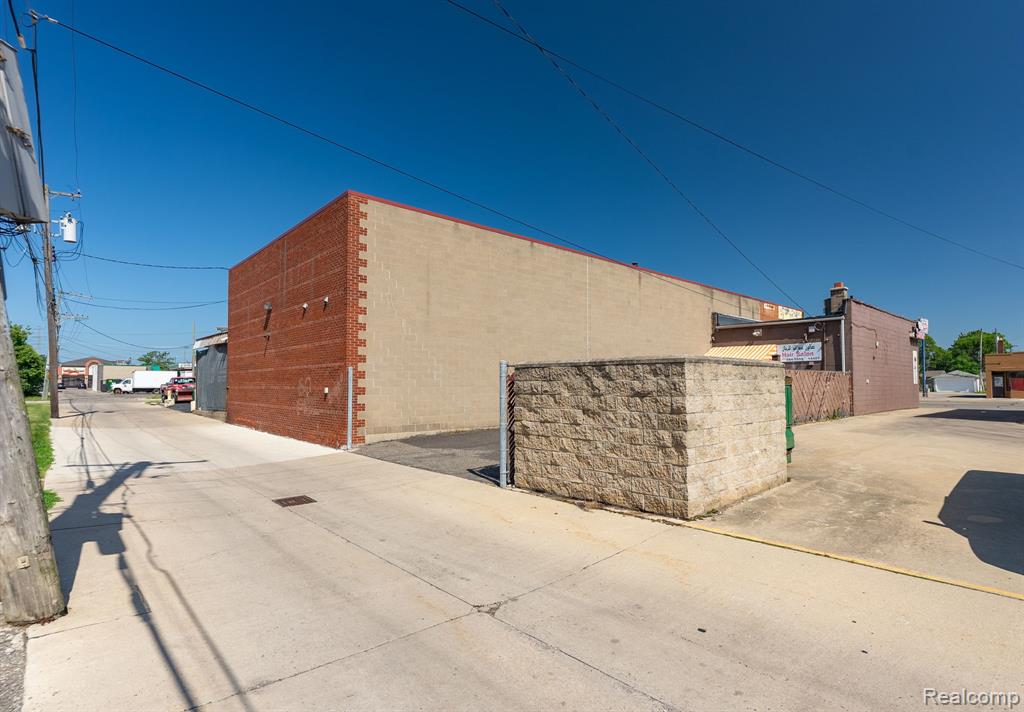 main property photo 32