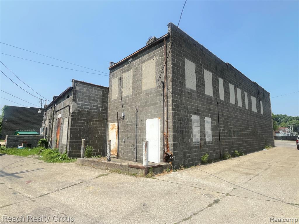 main property photo 25