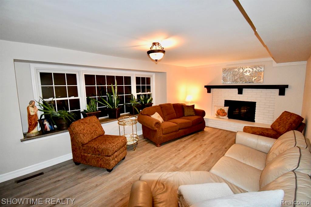 main property photo 13
