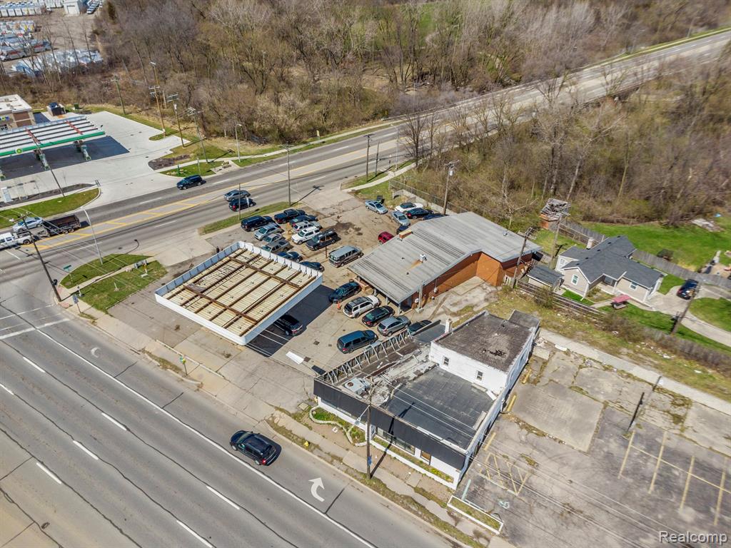 main property photo 17