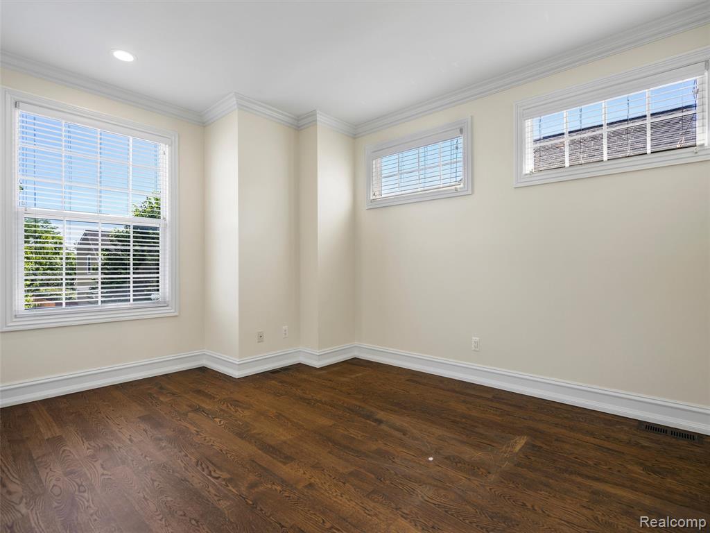 property viewer photo 22