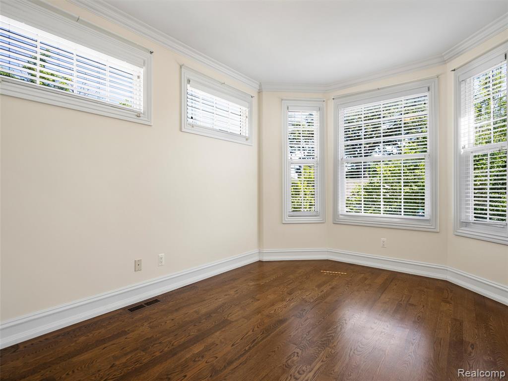 property viewer photo 23