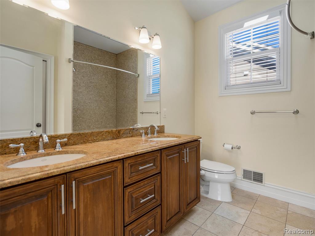 property viewer photo 25