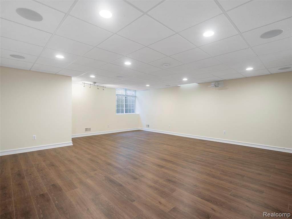 property viewer photo 35