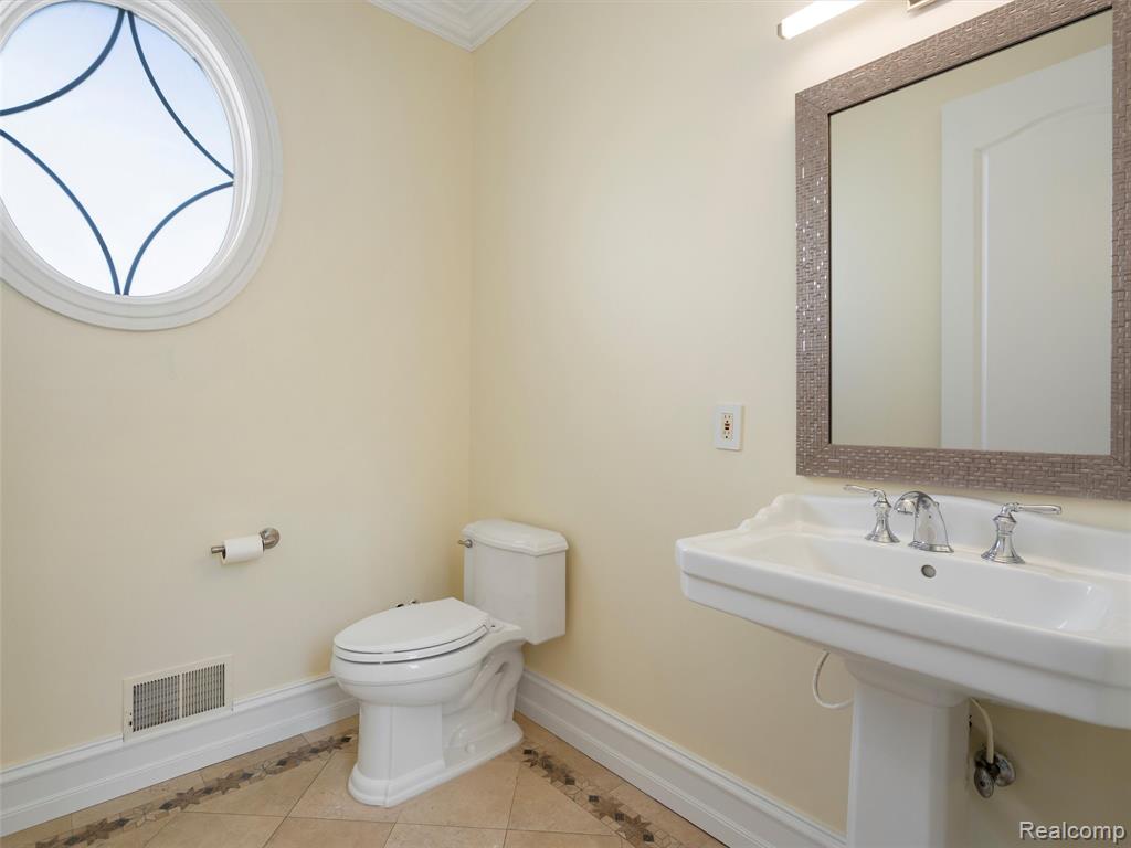 property viewer photo 9