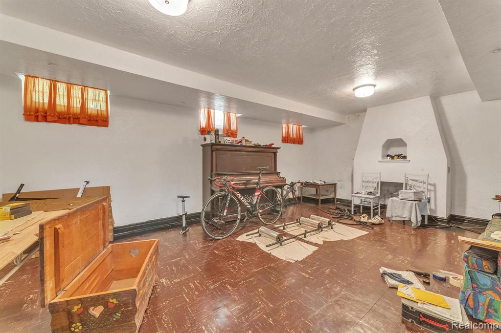 main property photo 36