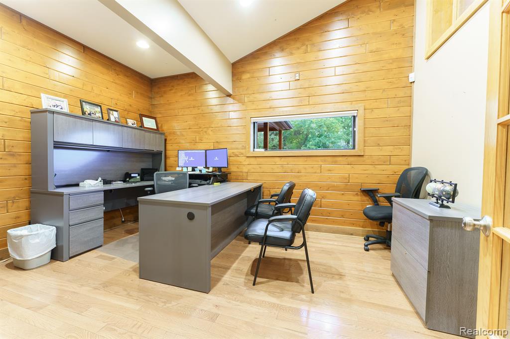 main property photo 25