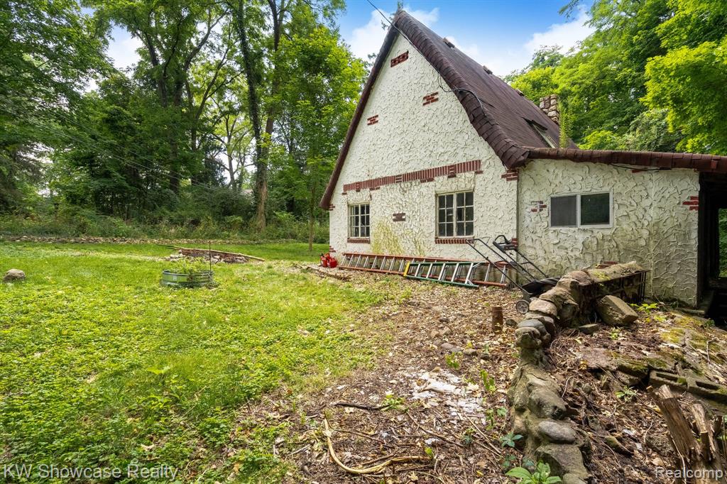 main property photo 13