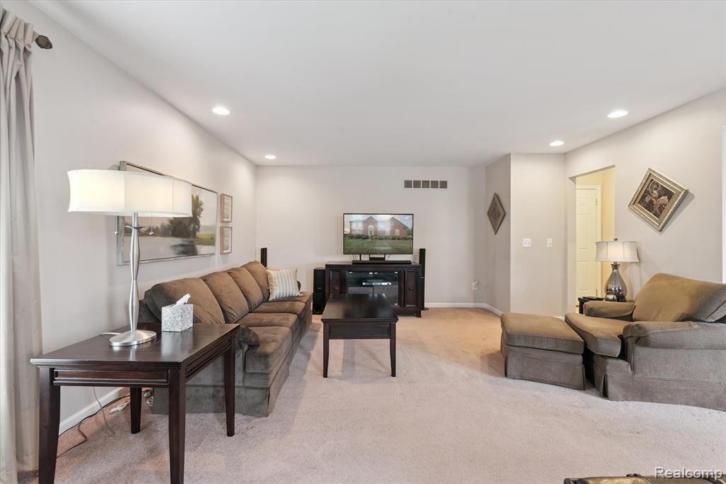 property viewer photo 25