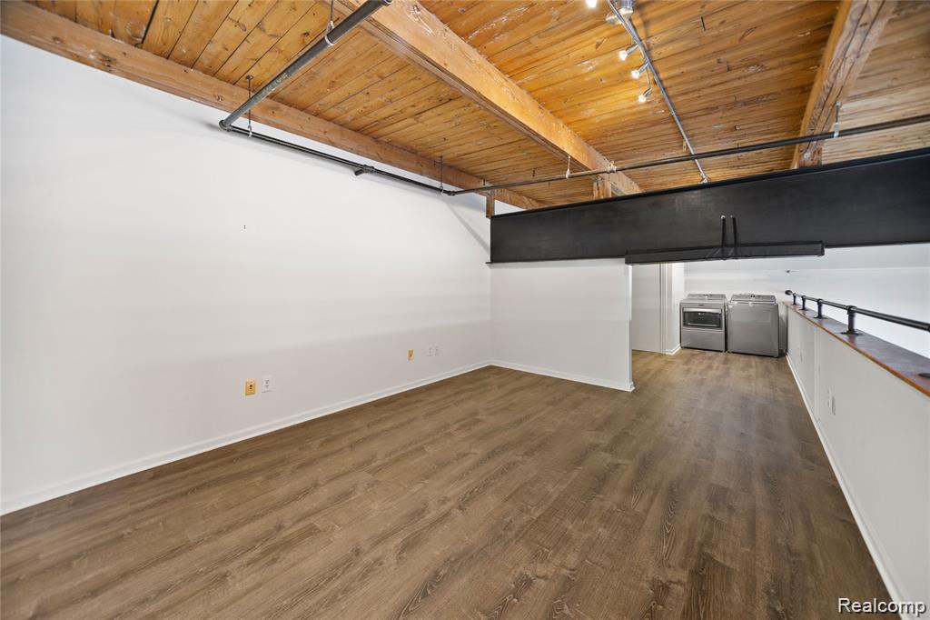 property viewer photo 15