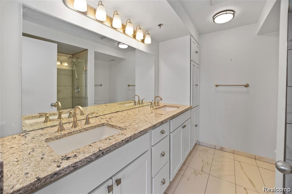 property viewer photo 20