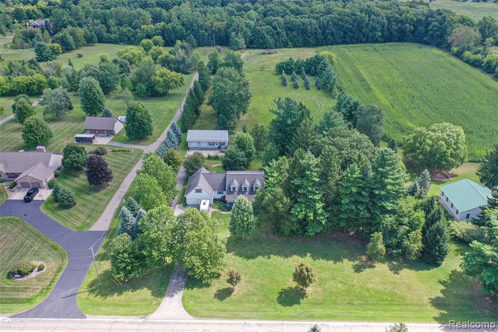 main property photo 40