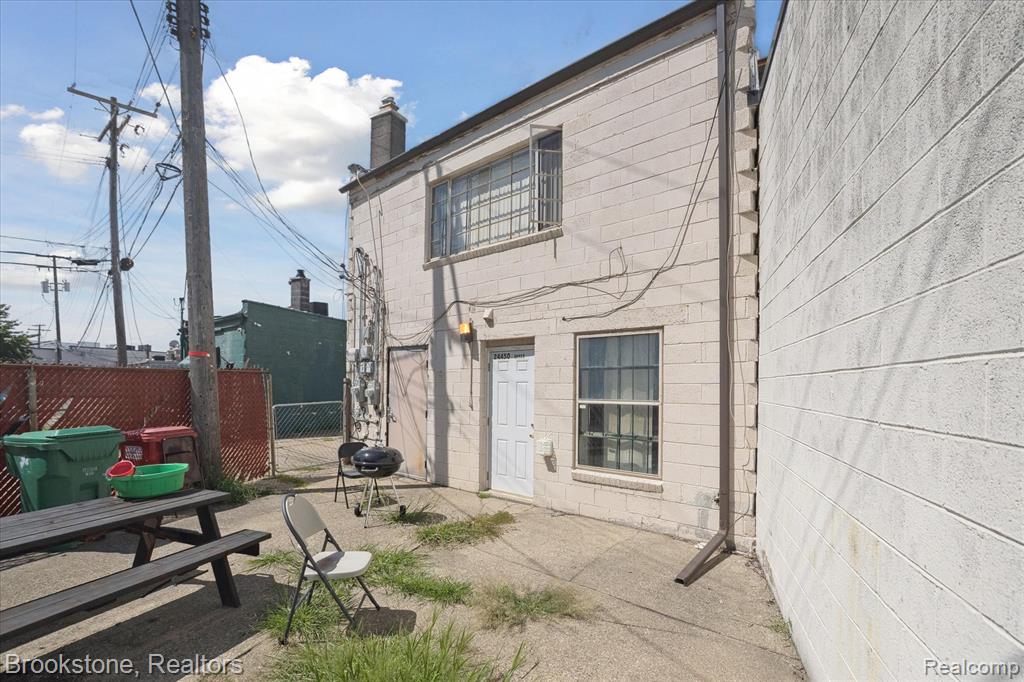 main property photo 23