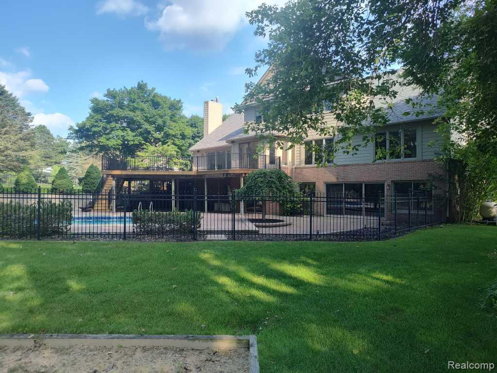 main property photo 5