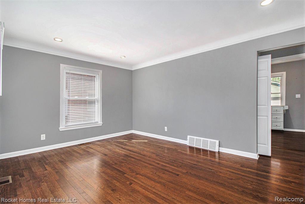 property viewer photo 4