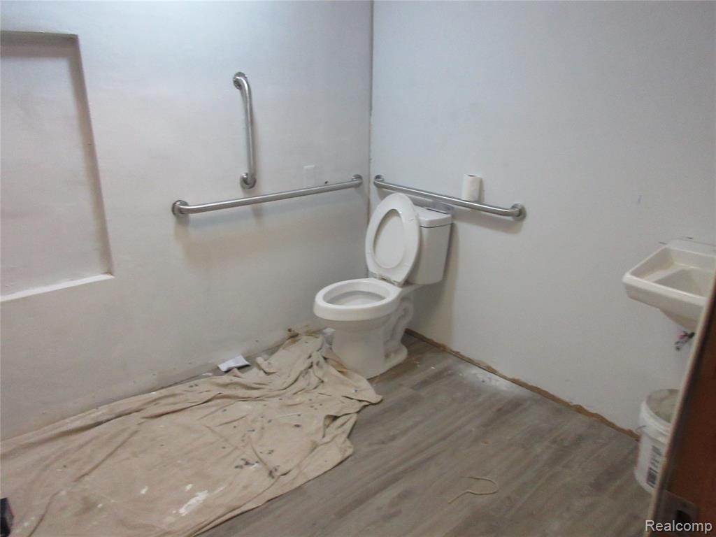 main property photo 11