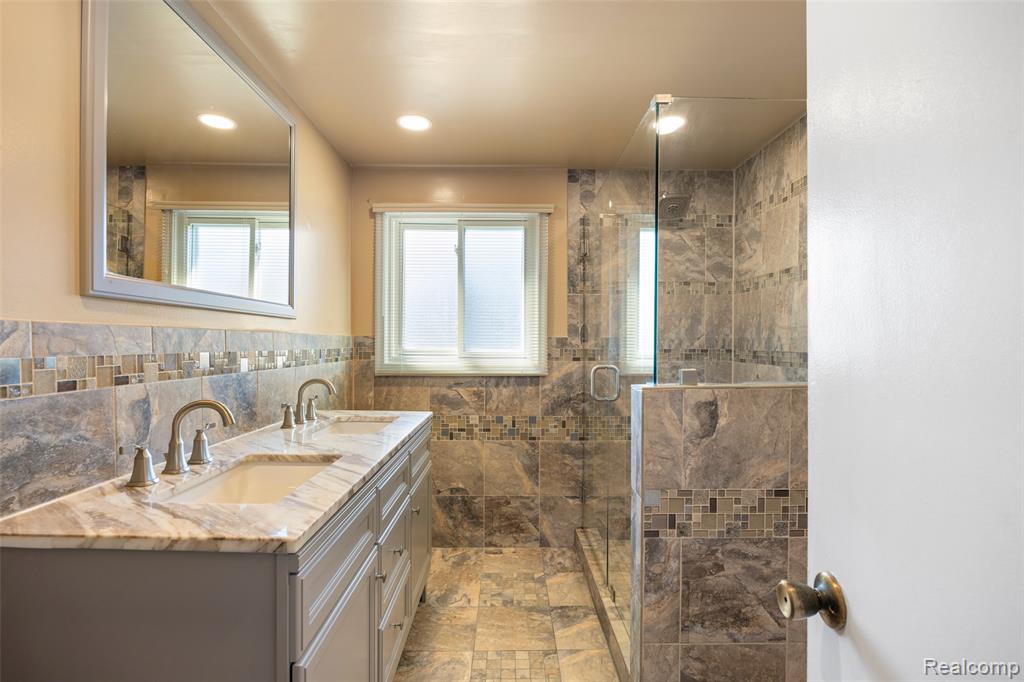 property viewer photo 19