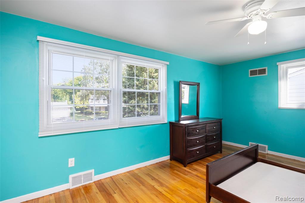 property viewer photo 25