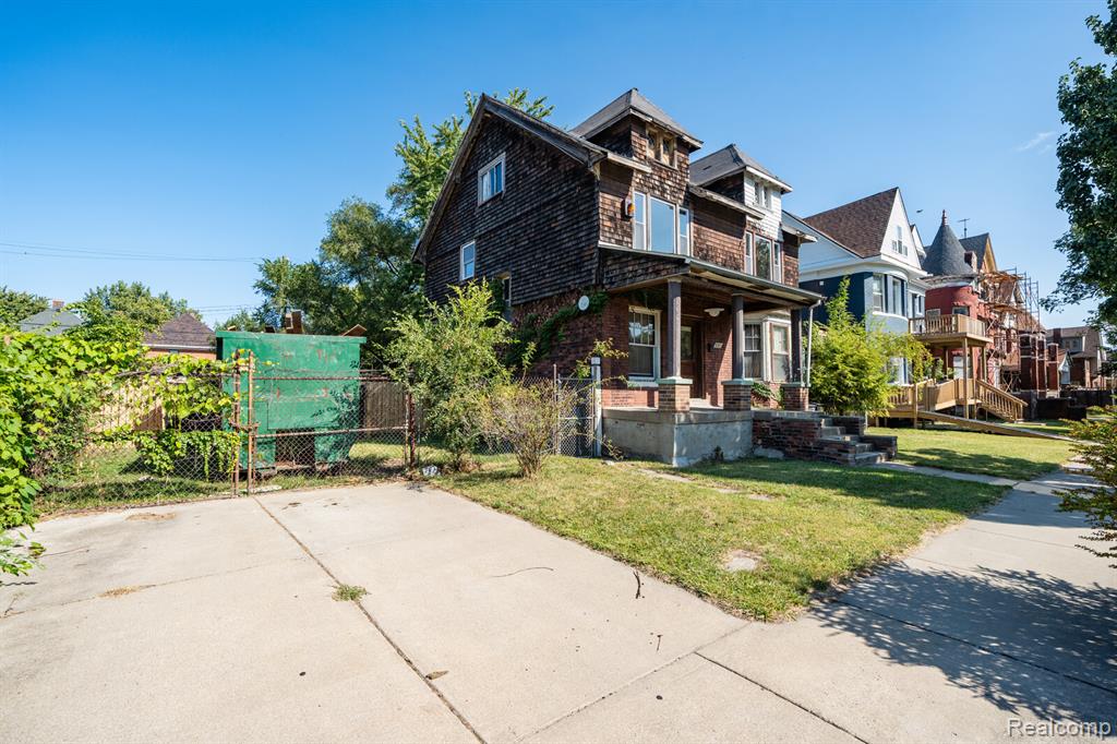 main property photo 20