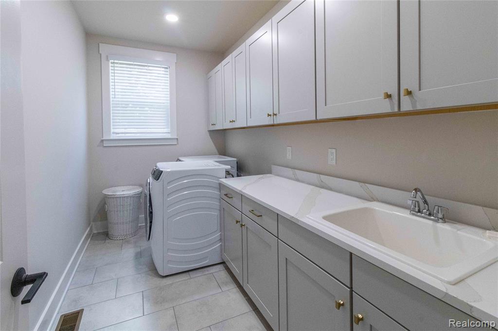 property viewer photo 36