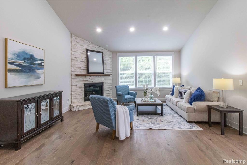 property viewer photo 6