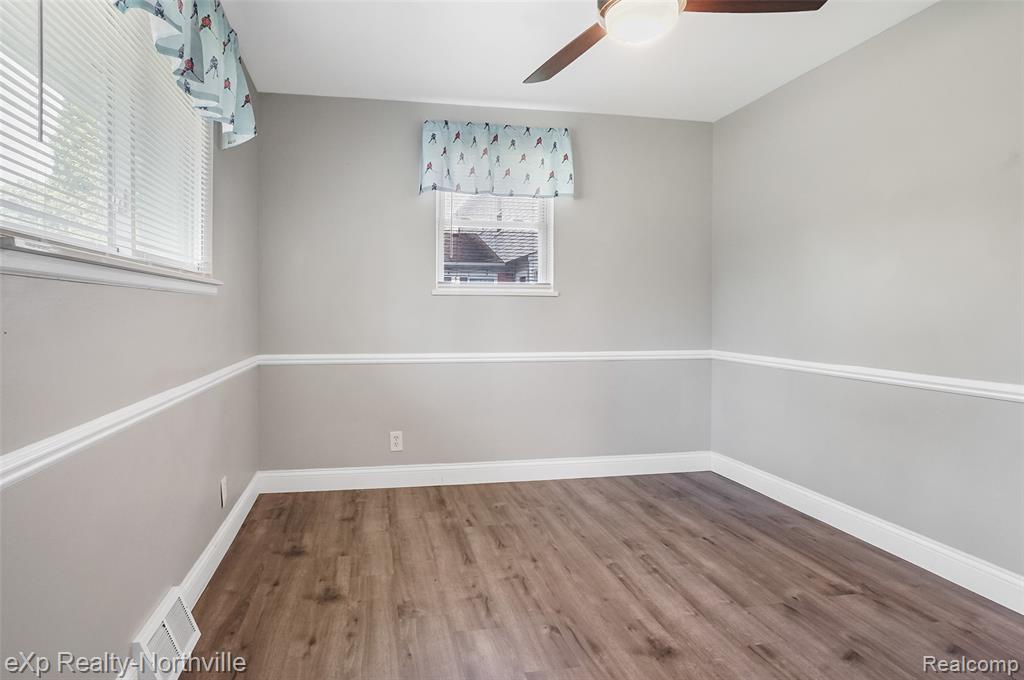 property viewer photo 50