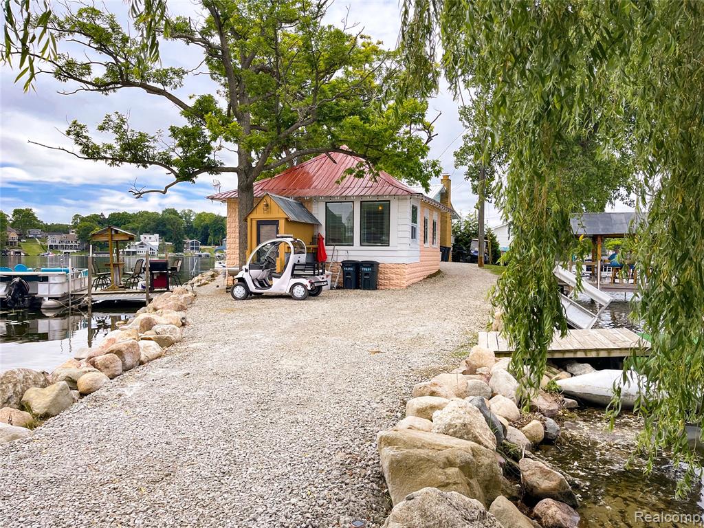 main property photo 5