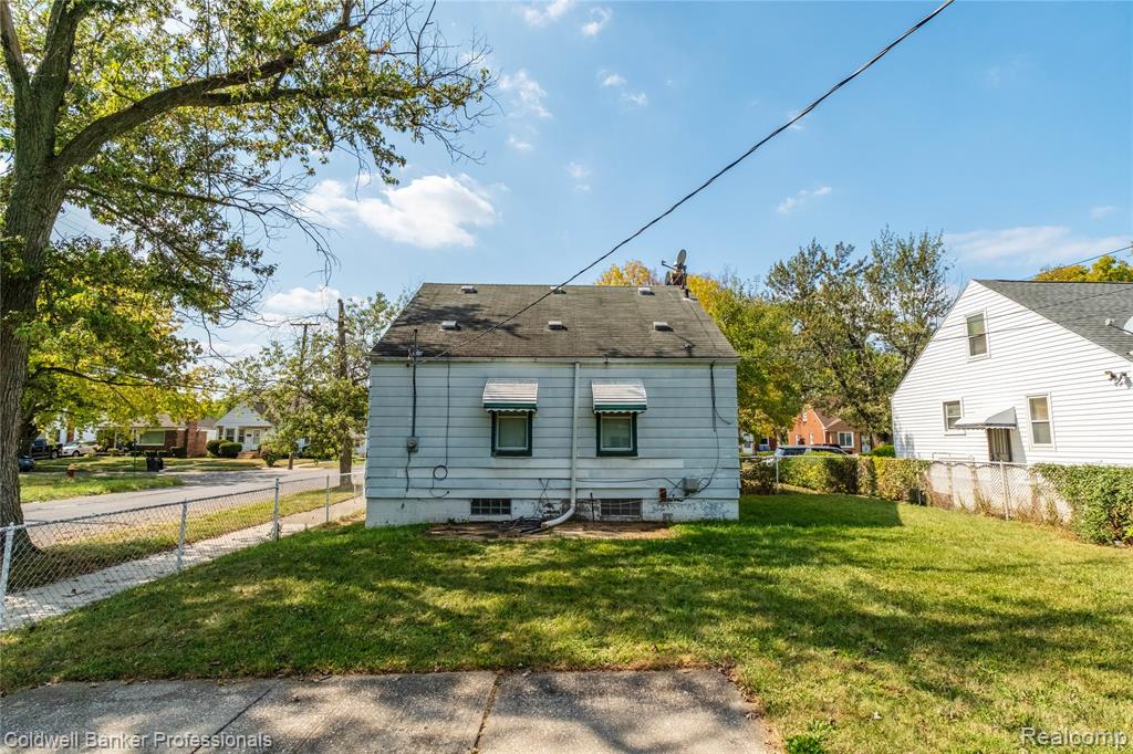 main property photo 28