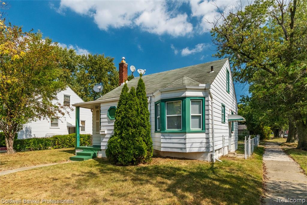 main property photo 32