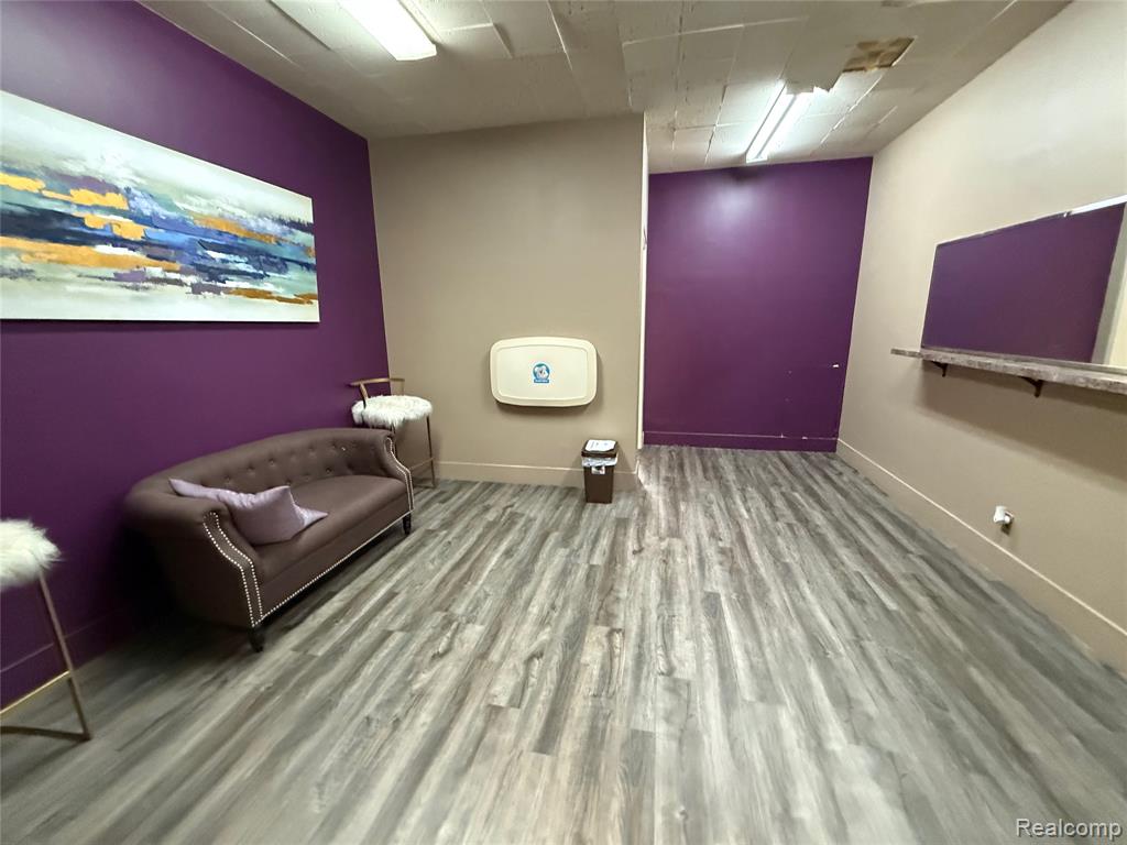 main property photo 13