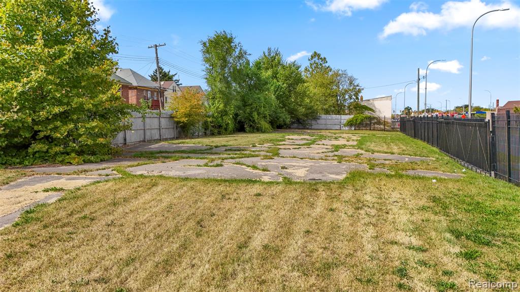 main property photo 13