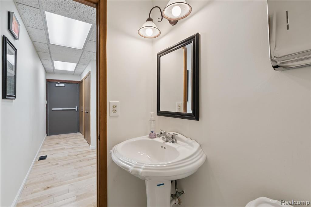 main property photo 34