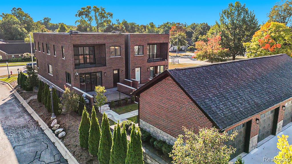 main property photo 45