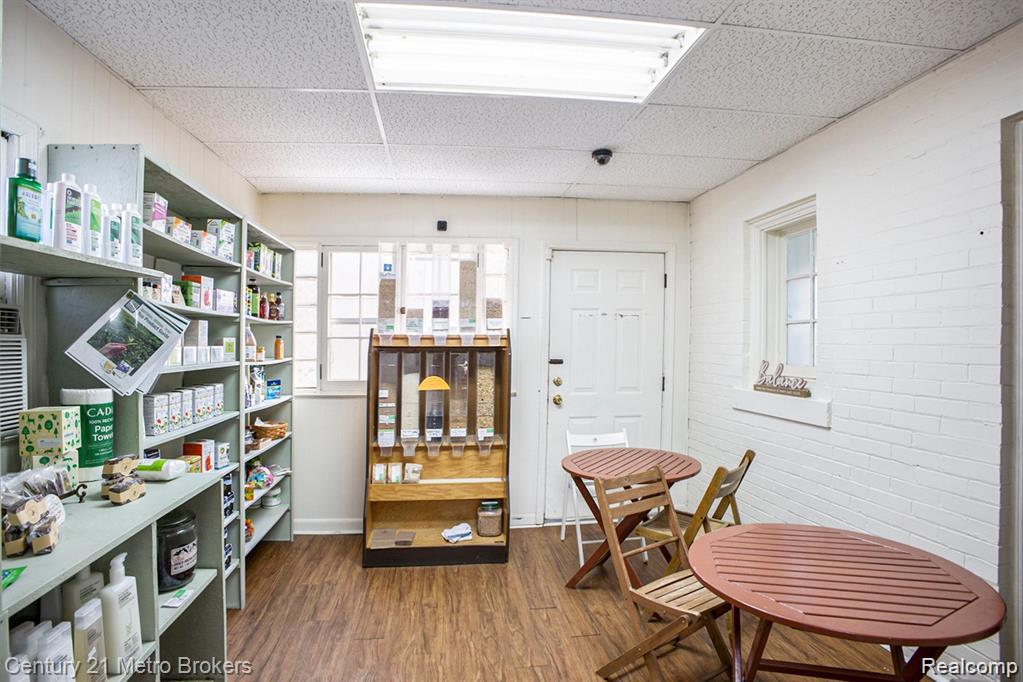 main property photo 10