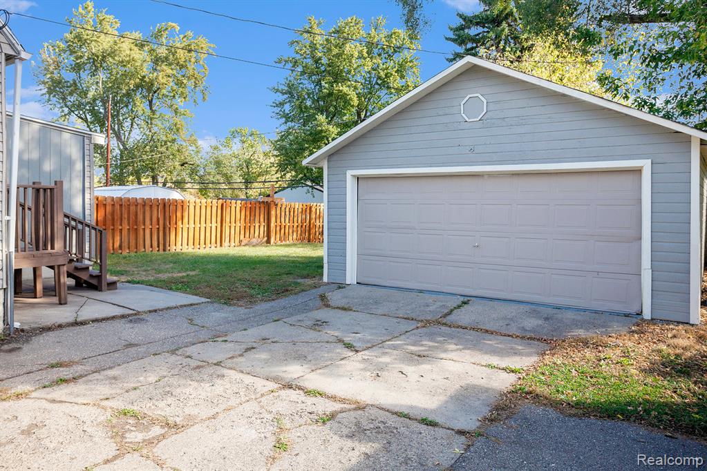 main property photo 12
