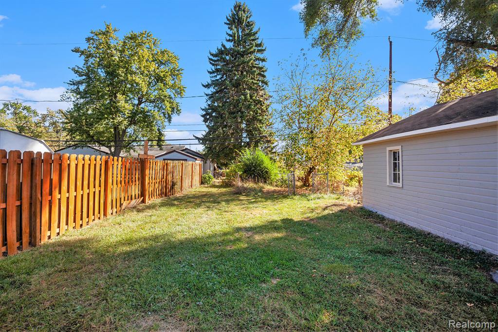 main property photo 13