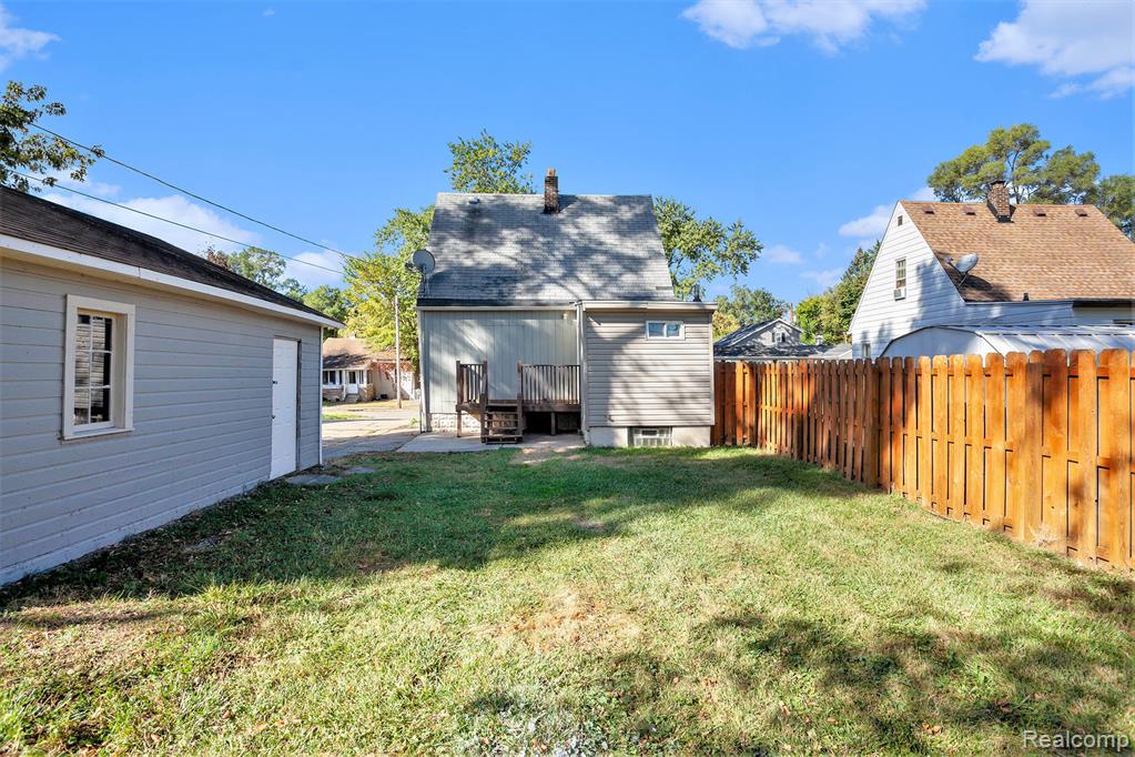 main property photo 14