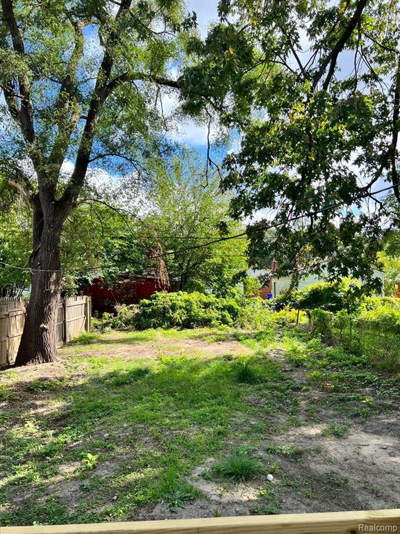 main property photo 37